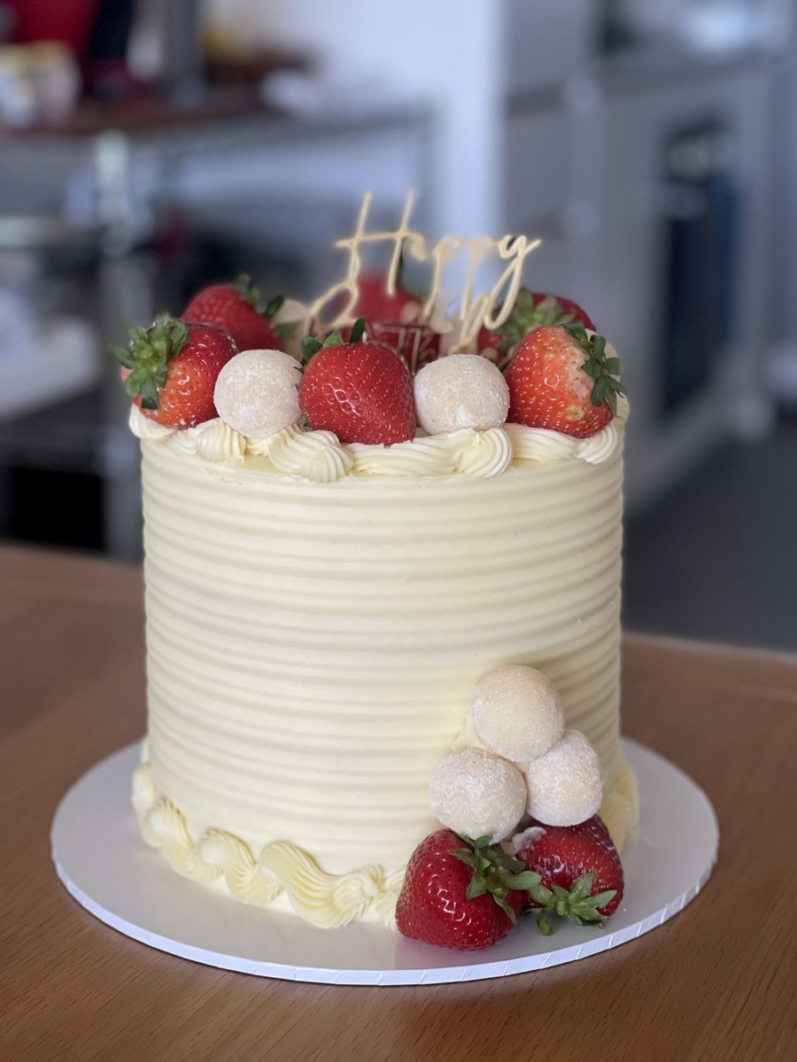 Ridged buttercream cake with strawberries and white truffles